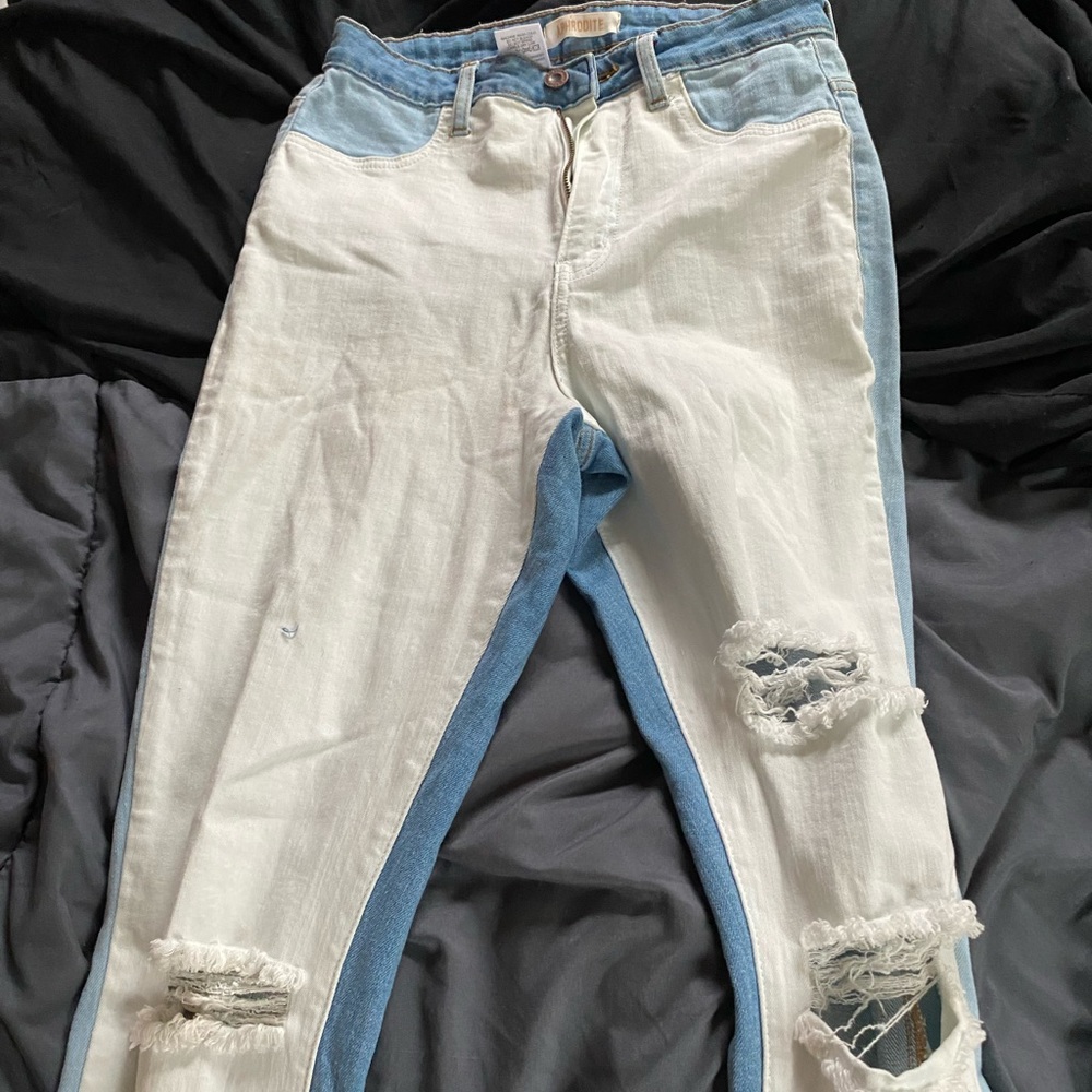 Jeans with cuts